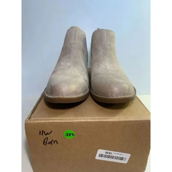 .547 Born Tora Green, Medium Width, US 9.5 Womens - Picture 2 of 6